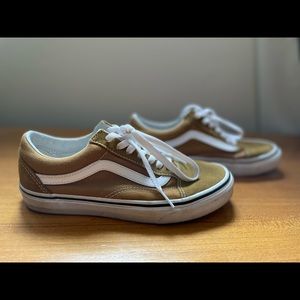 Mustard/brown Vans